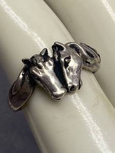 lot 14B image: Sterling Silver 925 Dual Horse Heads Ring Size 7.5