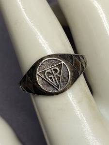 lot 31B image: Vintage Sterling Silver 925 Signet Ring with GR Initials Size 7.75