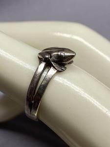 lot 48B image: Sterling Silver 925 Frog Design Ring, Size 5.5