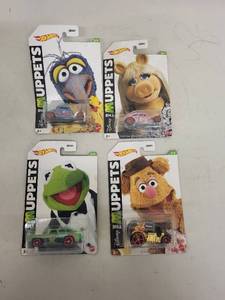 lot 17J image: Set of 4 Hot Wheels The Muppets Die-Cast Cars in Original Packaging