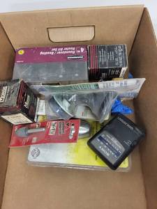 lot 36J image: Mixed Lot of Tools and Sony FMAM Walkman