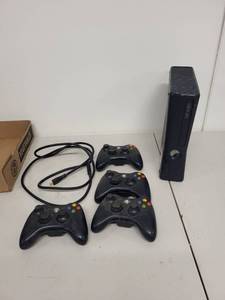 lot 44J image: Xbox 360 S Console with 4 Controllers and HDMI Cable