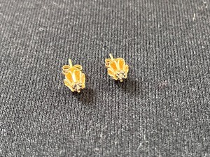 lot 5W image: 14K Gold Stud Earrings 1.06 Grams