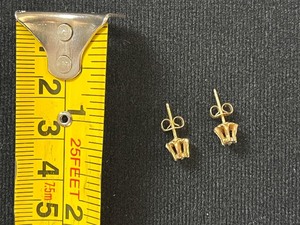 14K Gold Stud Earrings 1.06 Grams