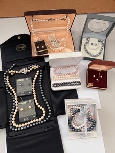 lot 156W image: Lot of Freshwater Cultured Pearl Jewelry with Necklaces, Bracelets, and Earrings