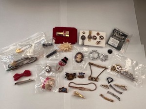 lot 162W image: Collection of Vintage Pins and Tie Clips with Enamel Badges and Nurse Name Pin