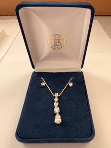 lot 172W image: Gold Tone Pendant Necklace and Stud Earring Set with Clear Stones in Gift Box