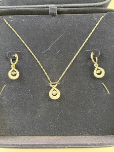 lot 177W image: Stauer Dancing Sparkle Diamond Aura Necklace and Earrings Set