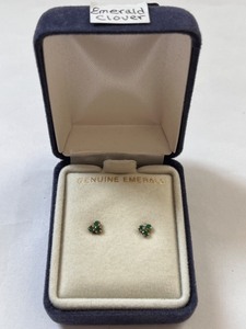 lot 182W image: 10K Gold Emerald Clover Earrings, 0.25 Grams