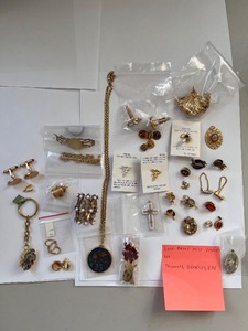 lot 189WA image: Mixed Jewelry Lot with Brooches, Pendants, Pins and Cufflinks