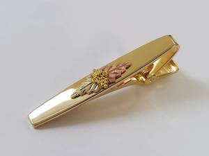 lot 18W image: Landstroms Black Hills Gold 12K Tie Clip with Original Box