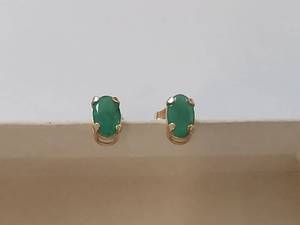 lot 24W image: 10 KT Gold Genuine Emerald Stud Earrings in Box