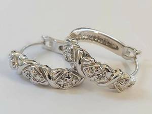 lot 41W image: Elegant Silver Hoop Earrings with Intricate Design