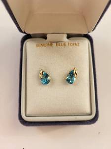 lot 112W image: 10K Gold Blue Topaz Earrings, 0.76 Grams