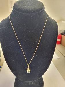 lot 124W image: 14K Gold Cultured Tahitian Pearl Necklace and Earrings Set