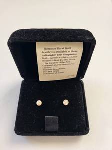 lot 129W image: 14K Gold Cultured Pearl Stud Earrings