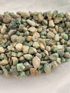 lot 142W image: 1000 Carats Genuine Rough Natural Emeralds from South America
