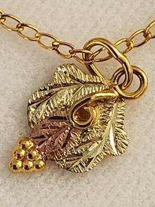 lot 9W image: Landstroms Black Hills Gold Jewelry Set with Leaf Design in Box