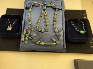 lot 202W image: Stauer Spring Emerald Jewelry Collection with Necklace, Bracelet, Earrings and Pendant