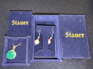 lot 209W image: Stauer Emerald Pendant Necklace and Beaded Pearl Earrings in Boxes