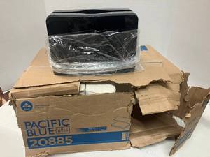 lot 21 image: Multifold Paper Towels and Dispenser