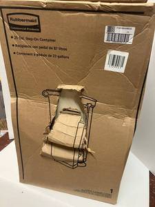 lot 2 image: Rubbermaid 23 Gallon Step-On Can