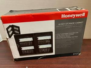 lot 84 image: Honeywell 40 Key Storage Cabinet
