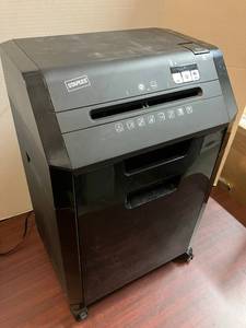 lot 29 image: 18-Sheet Crosscut Shredder