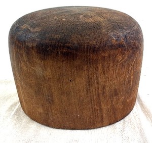 lot 6 image: Antique Wooden Hat Block Form 1458 & 18