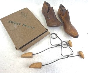 lot 18 image: Sweet Spats Vintage Spats Kit & 2 Wooden Shoe Lasts