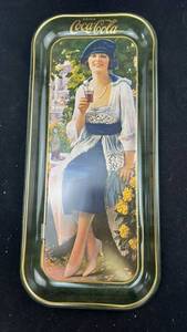 lot 20B image: Coca-Cola Vintage Advertising Tin Tray With Woman Drinking Coke