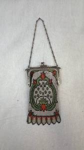 lot 54 image: ANTIQUE Whiting & Davis Armor Mesh Bag with Enamel Pattern & Chain