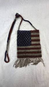 lot 62 image: Vintage Beaded American Flag Purse & Fringe