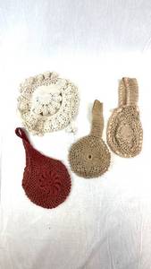lot 68 image: Vintage Crochet Mini Purses Lot of 4 Cream Beige & Red