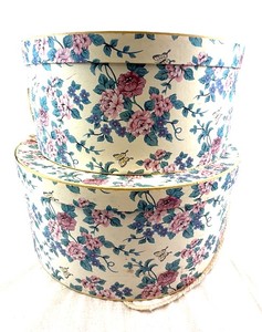 lot 72 image: Floral Round Hat Box Set - 3-Piece