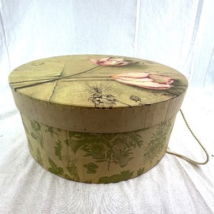 lot 77 image: Vintage Round Floral Hatbox with Rope Handle