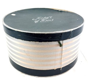 lot 87 image: Joskes of Texas Striped Round Hat Box