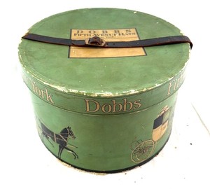 lot 91 image: Dobbs Fifth Avenue Hats Green Round Hat Box New York
