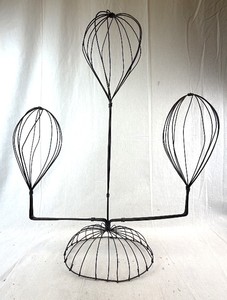 lot 142 image: Vintage Wire Wig or Hat Stand With Triple-Arm Display
