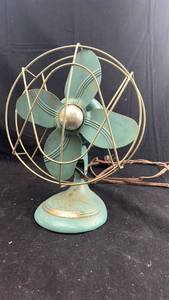lot 183 image: Vintage Turquoise 5-Blade Desk Fan