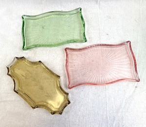 lot 184 image: Set of Three  Decorative Glass Trays - Pink, Green & Amber