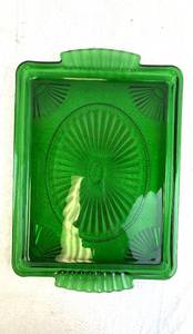 lot 186 image: Green Pressed Glass Rectangular Tray & Sunburst Pattern with Handles