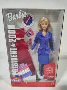 lot 29 image: Barbie President 2000 New in Box