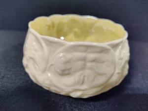 lot 45 image: Belleek Sugar Bowl
