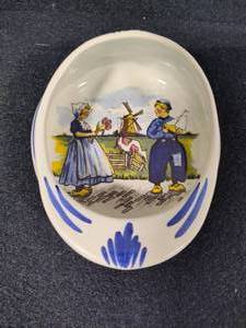 lot 46 image: Delft Spoon Rest