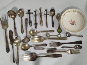 lot 74 image: Asst Silver Plated Flatware & 22K Rimmed Bowl