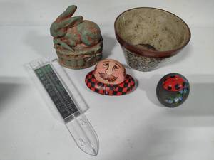 lot 89 image: Outdoor Decor