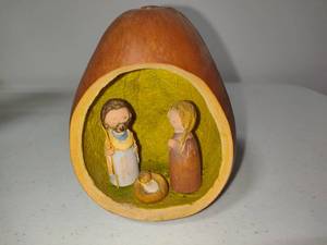 lot 109 image: Mini Nativity Scene in a Gourd