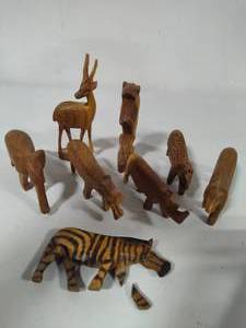 lot 128 image: Wooden Miniature Animals