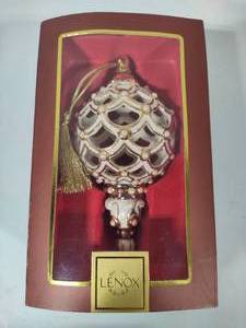 lot 101 image: Lenox Florentine & Pearl Spire Holiday Ornament In Original Box